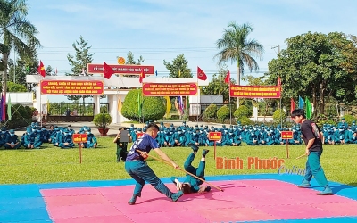 Biểu diễn võ thuật trong hội thao trung đội dân quân cơ động năm 2022 của chiến sĩ dân quân cơ động xã Tân Hưng, huyện Hớn Quản. Ảnh: Báo Bình Phước.