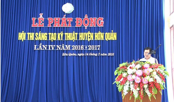 Ông Nguyễn Văn Lâm, Phó CT UBND huyện, Trưởng ban tổ chức hội thi phát biểu phát động hội thi