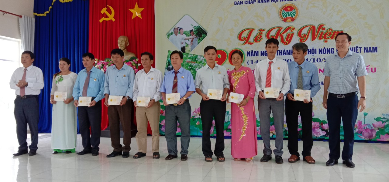 Hớn Quản! Lễ kỷ niệm 90 năm ngày thành lập Hội nông dân Việt Nam và Tuyên dương các điển hình tiêu biểu
