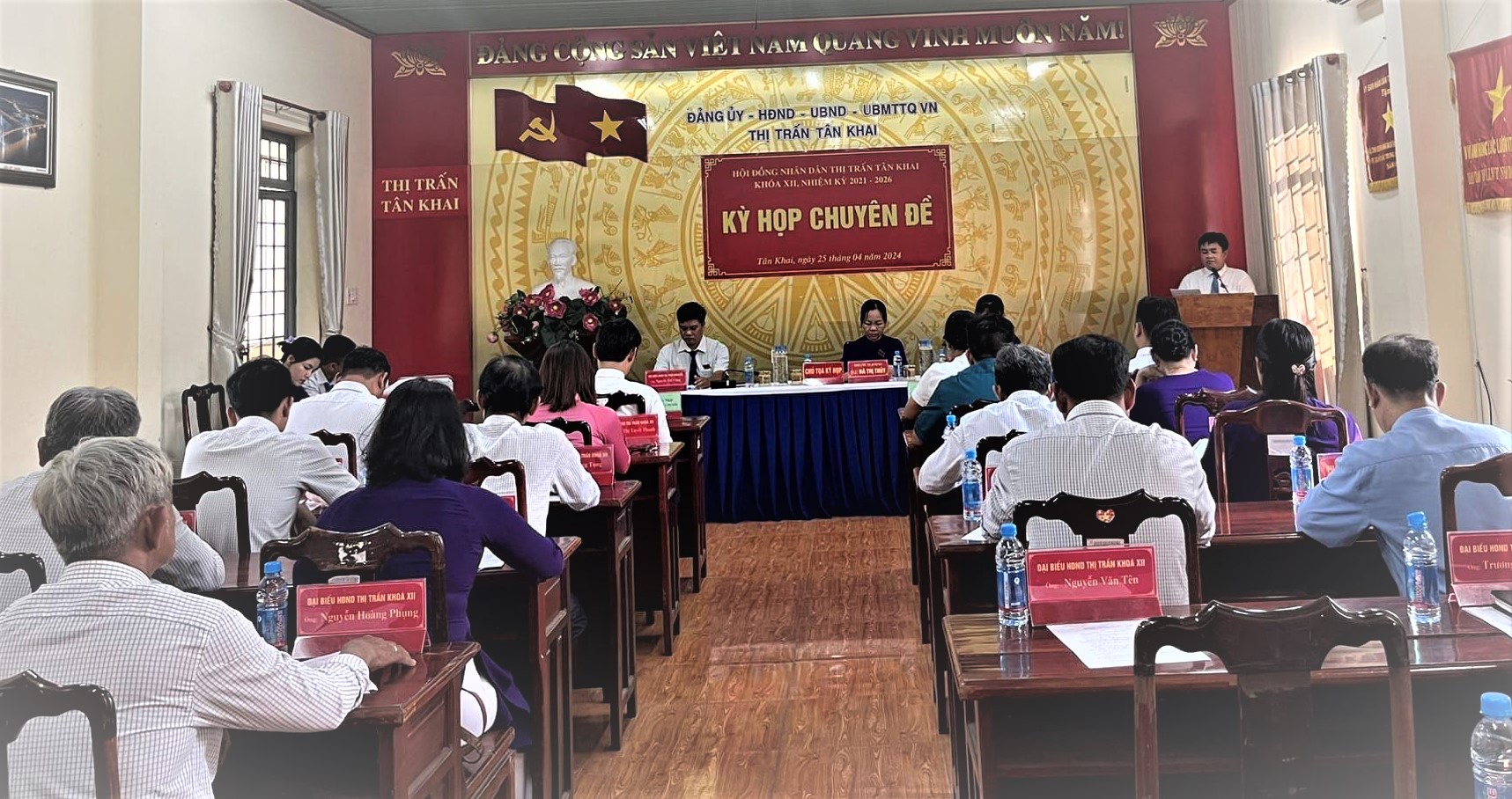 Quang cảnh Kỳ họp Hội đồng nhân dân thị trấn Tân Khai.