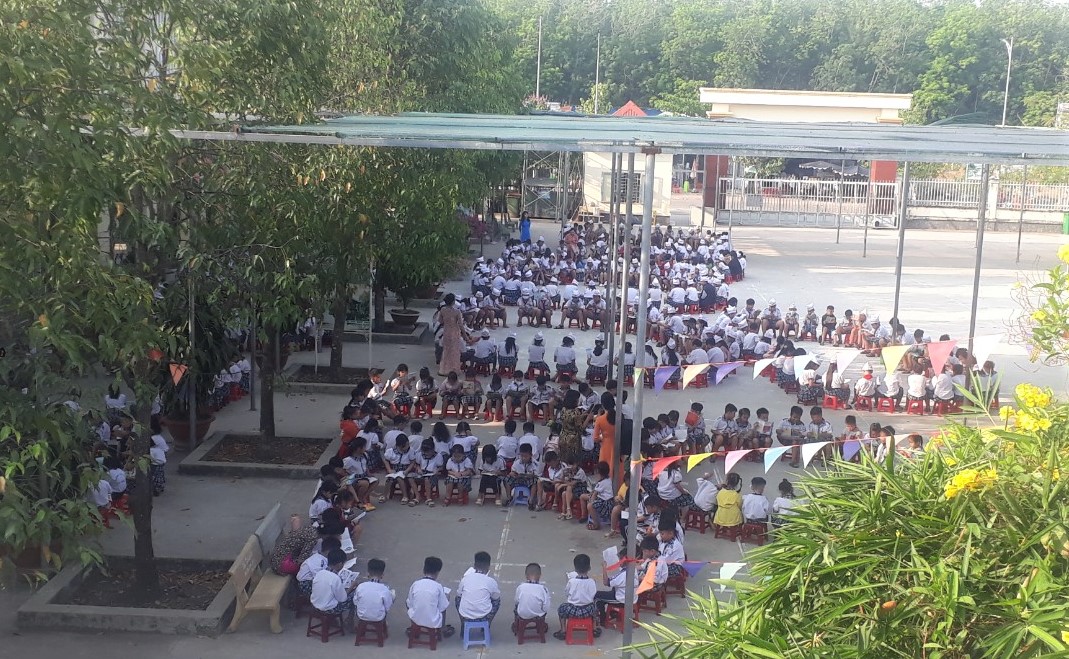 1 Trường TH Tân Khai A tổ chức sân chơi đọc sách cho các em thiếu nhi