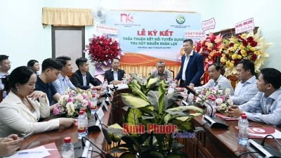 BINH PHUOC: EMPLOYMENT SERVICE CENTER SIGNED AN AGREEMENT TO CONNECT RECRUITMENT AND ATTRACT HUMAN RESOURCES