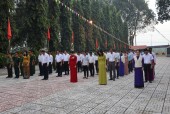 Viếng nghĩa trang Liệt sỹ nhân kỷ niệm 13 năm đổi tên huyện Bình Long thành huyện Hớn Quản