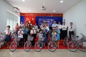 Điện lực Hớn Quản Tri ân khách hàng và trao tặng xe đạp cho học sinh nghèo