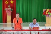 Đồng chí Quách Thị Ánh, TUV Bí thư Huyện ủy làm việc tại xã Đồng Nơ