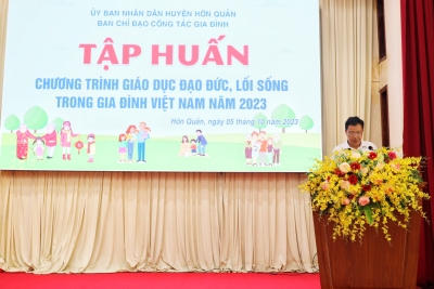 Ông Nguyễn Viết Đợi, HUV, Trưởng phòng văn hóa thông tin huyện dự và phát biểu khai mạc