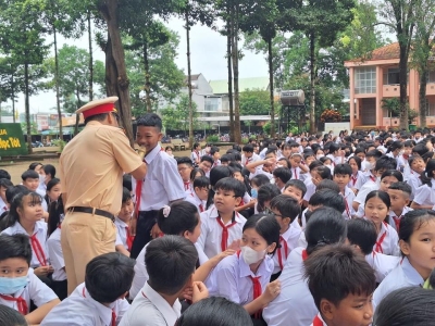 HÌnh ảnh trong buổi tuyên truyền ATGT cho học sinh tại trường THCS Thanh An