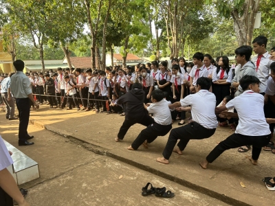 Học sinh Trường THCS Tân Hưng tham gia các hoạt động ngoại khóa.
