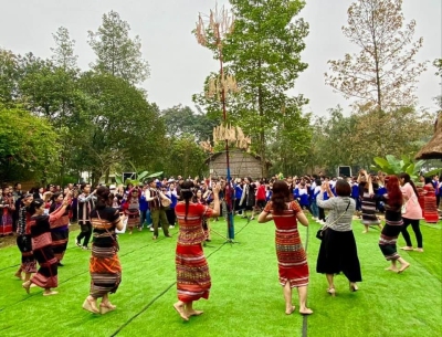 Hình ảnh đoàn nghệ nhân huyện Hớn Quản tại Làng Văn hóa - Du lịch Việt Nam (Hà Nội)