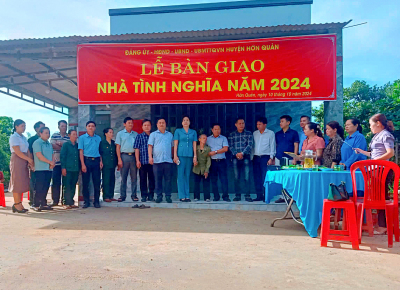 HỚN QUẢN TRAO TẶNG NHÀ TÌNH NGHĨA CHO 2 GIA ĐÌNH CHÍNH SÁCH TẠI XÃ THANH AN VÀ PHƯỚC AN