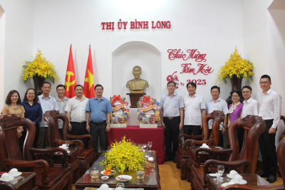 PHÓ BÍ THƯ THƯỜNG TRỰC HUYỆN ỦY PHẠM THÀNH CHUNG THĂM, CHÚC TẾT THỊ ỦY BÌNH LONG VÀ CÁC ĐƠN VỊ, ĐỊA PHƯƠNG, CÁC ĐỒNG CHÍ NGUYÊN LÃNH ĐẠO BÌNH LONG VÀ ĐẢNG VIÊN CAO TUỔI ĐẢNG