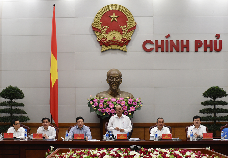 Thủ tướng Nguyễn Xuân Phúc chủ trì cuộc họp Thường trực Chính phủ đầu tiên ngày 25/4/2016. Ảnh: VGP/Quang Hiếu