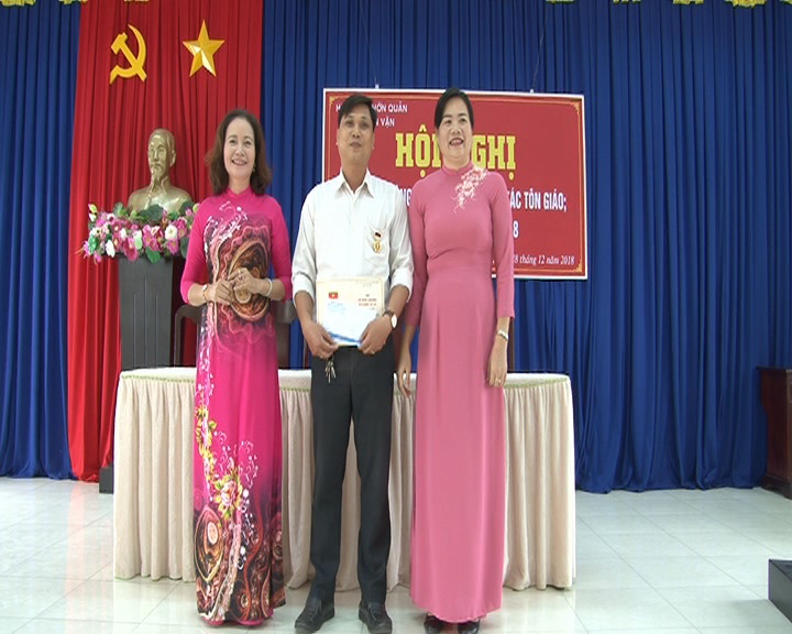 Ban dân vận Trung ương tặng kỷ niệm chương cho vì đã có nhiều công hiến cho công tác dân vận của Đảng