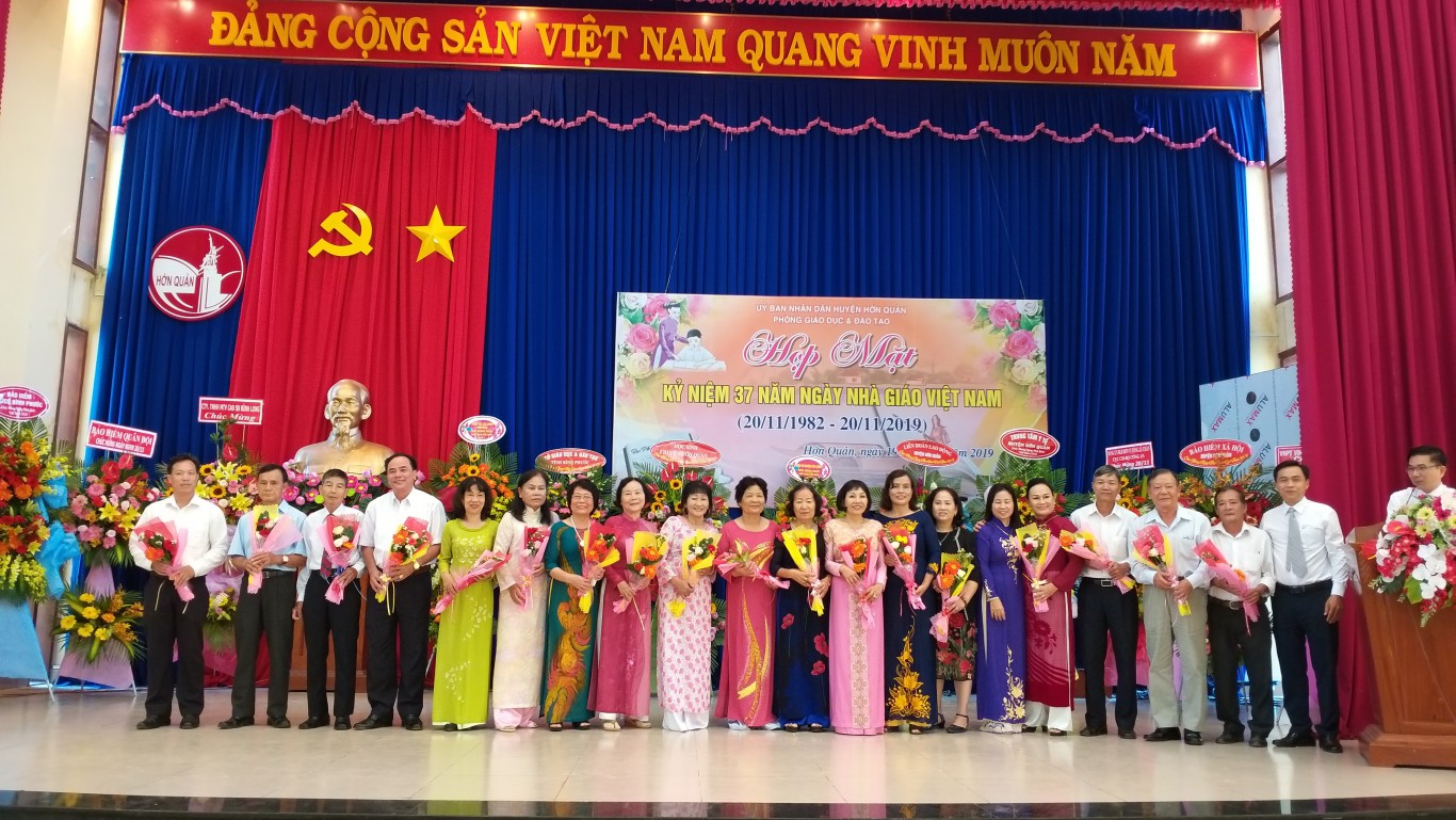 Huyện Hớn Quản tổ chức Họp mặt kỷ niệm 37 năm Ngày Nhà giáo Việt Nam