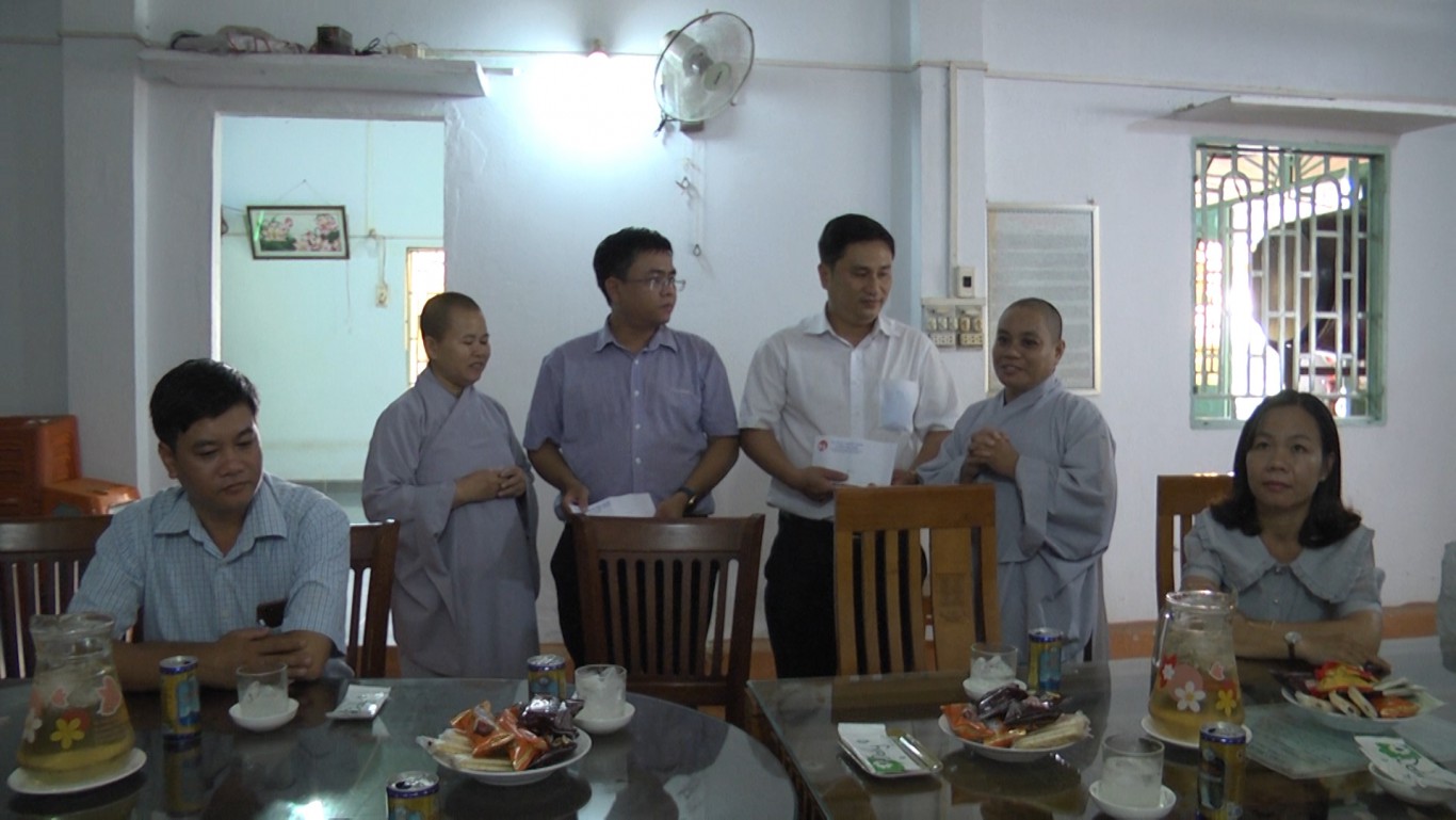Lãnh đạo huyện Hớn Quản thăm các tổ chức tôn giáo trên địa bàn huyện