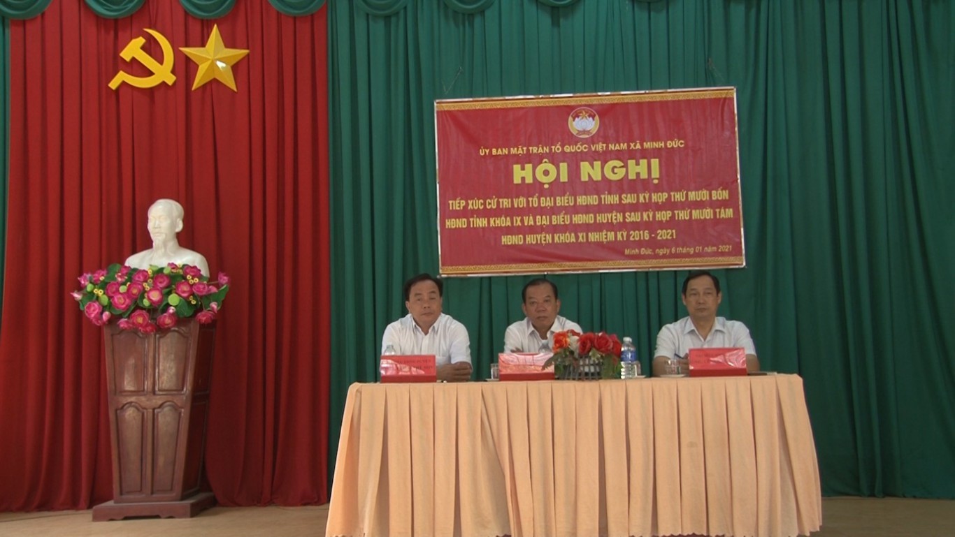 Ông Lê Hoàng Lâm, Phó CT Hội đồng nhân dân tỉnh tiếp xúc cử tri xã Minh Đức, huyện Hớn Quản
