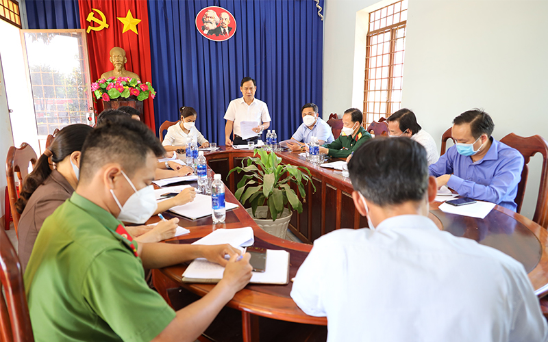 Phó CT HĐND tỉnh Lê Hoàng Lâm làm việc với Ban chỉ đạo Phòng chống dịch xã Thanh An