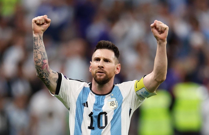 Hãy cùng chiêm ngưỡng hình ảnh của Messi tại Argentina, ngôi sao bóng đá vô cùng nổi tiếng và được yêu mến trên toàn thế giới. Khám phá những khoảnh khắc đầy nghệ thuật và kỹ thuật xuất sắc của anh ta trên sân cỏ.