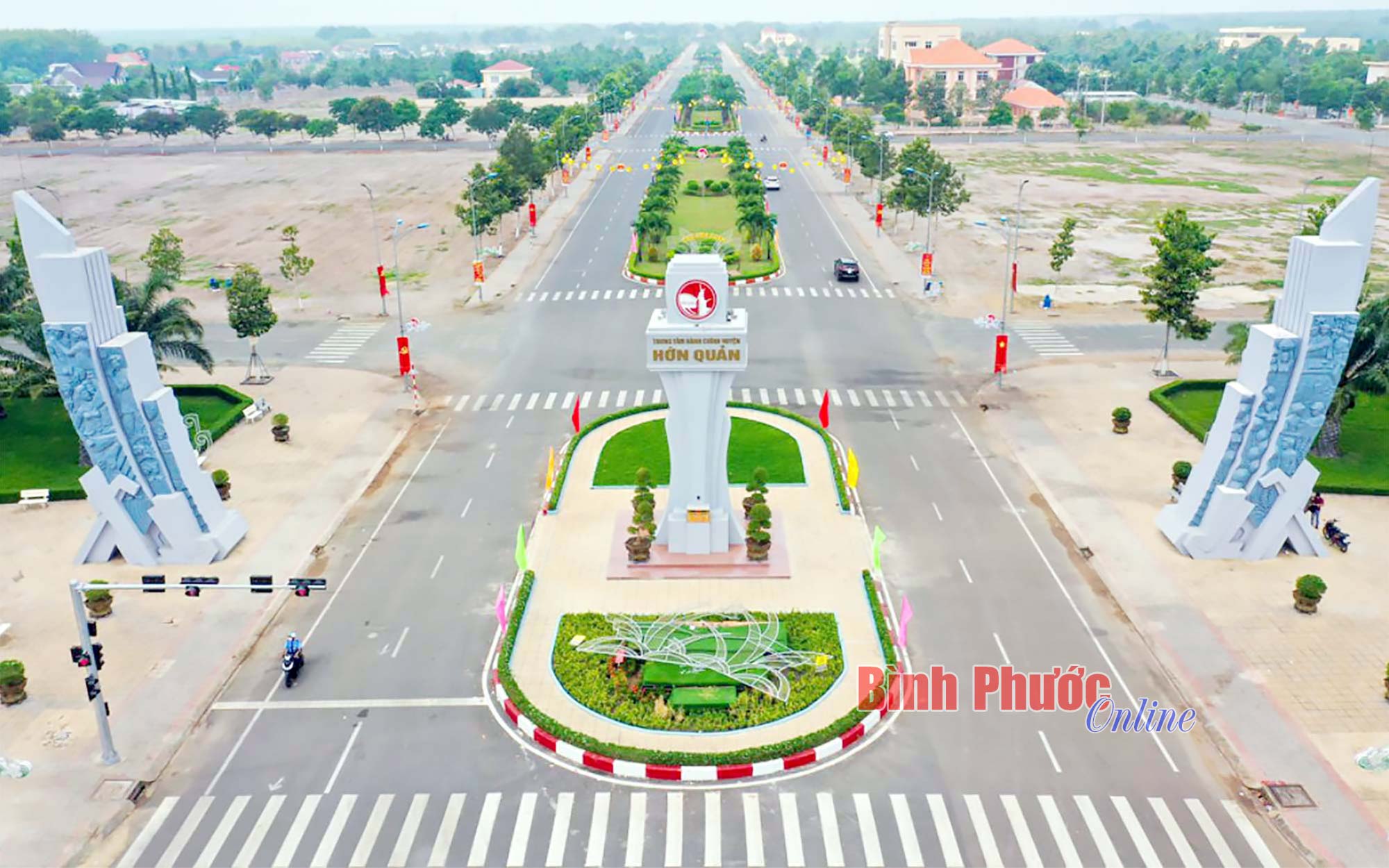 Ảnh Báo Bình Phước: Đường trung tâm hành chính chính trị huyện.