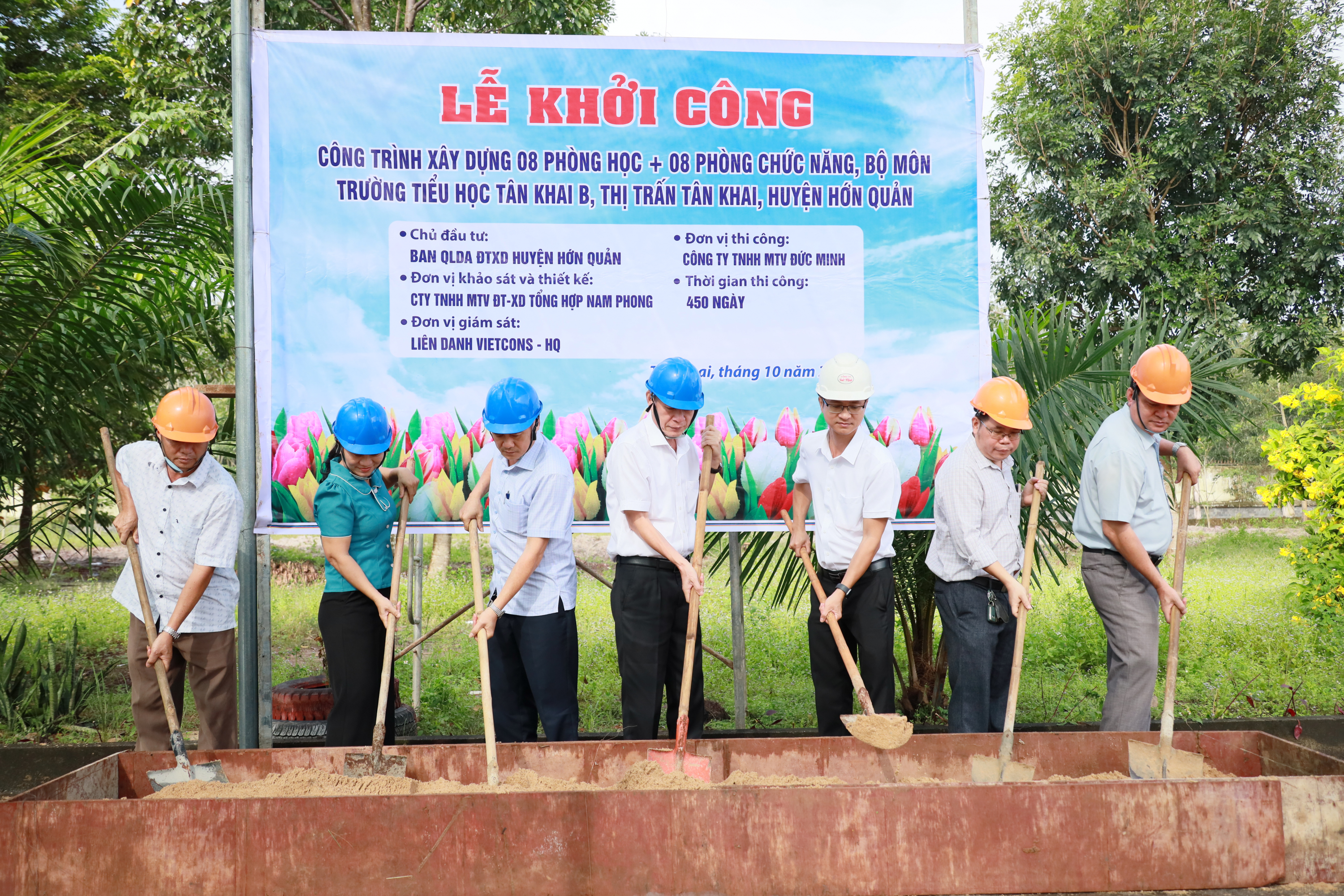 KHỞI CÔNG XÂY DỰNG 08 PHÒNG HỌC, 08 PHÒNG CHỨC NĂNG BỘ MÔN TRƯỜNG TIỂU HỌC TÂN KHAI B