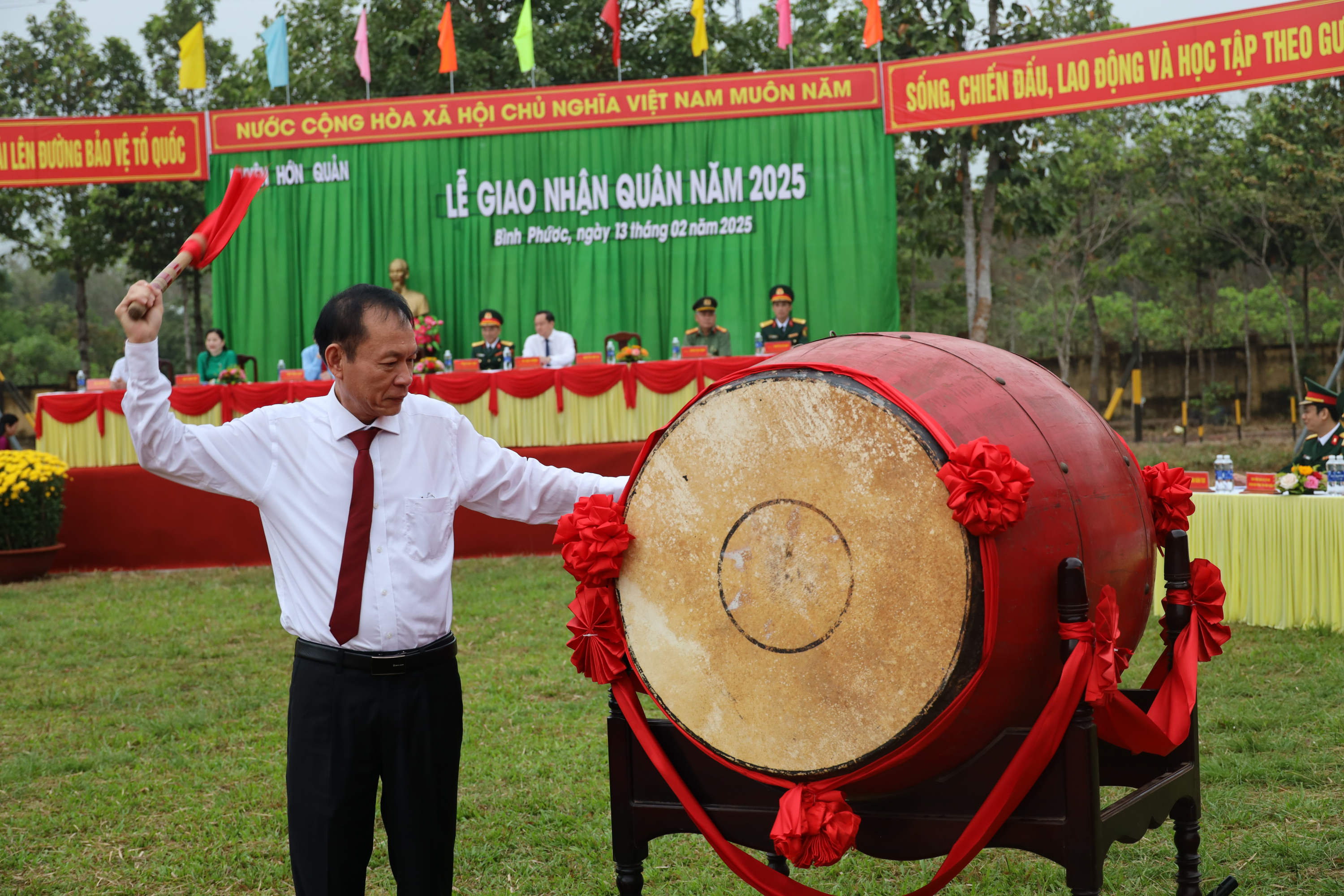 HỚN QUẢN 178 THANH NIÊN LÊN ĐƯỜNG LÀM NGHĨA VỤ QUÂN SỰ VÀ CÔNG AN NHÂN DÂN