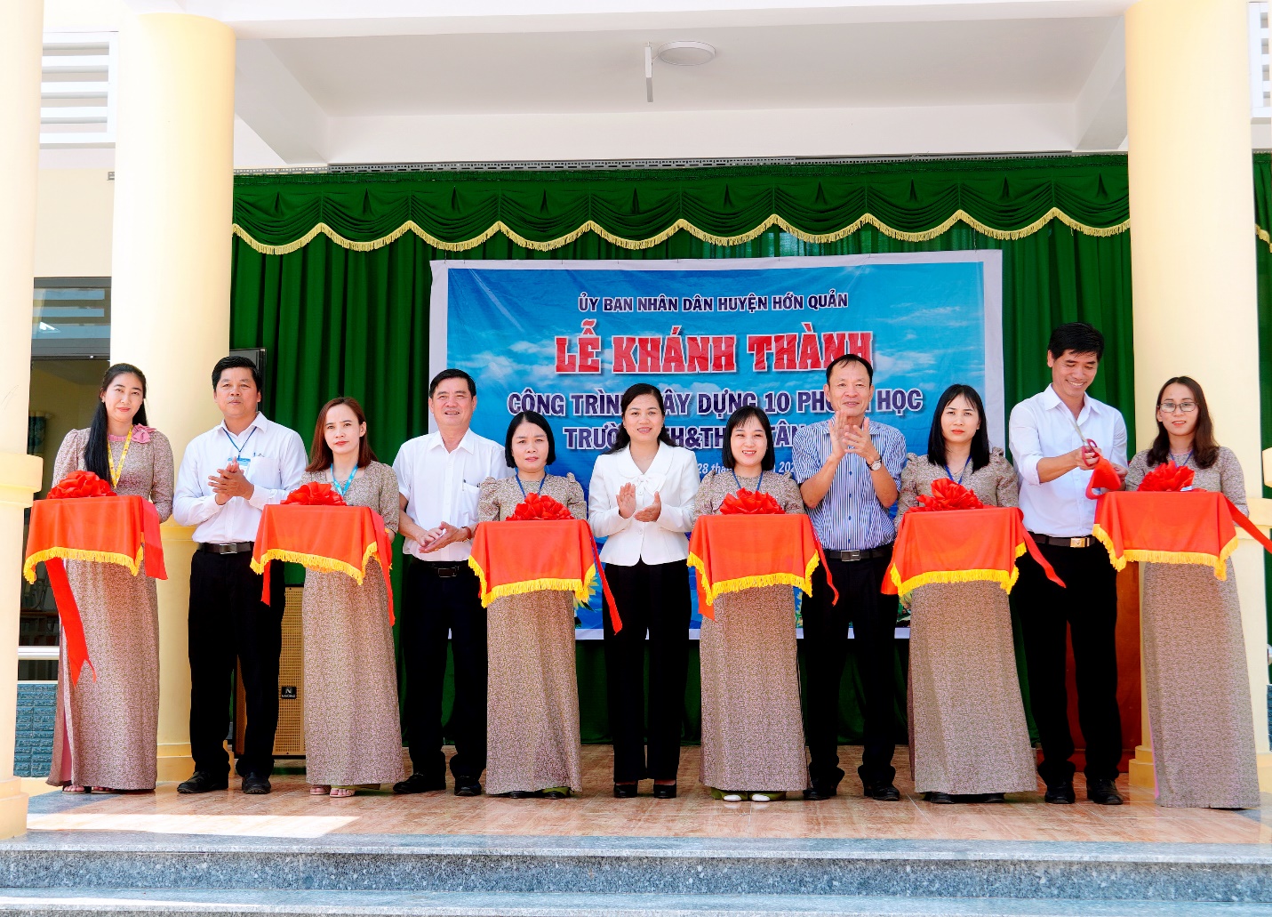 HỚN QUẢN: KHÁNH THÀNH CÔNG TRÌNH 10 PHÒNG HỌC TẠI TRƯỜNG TIỂU HỌC VÀ THCS TÂN HIỆP