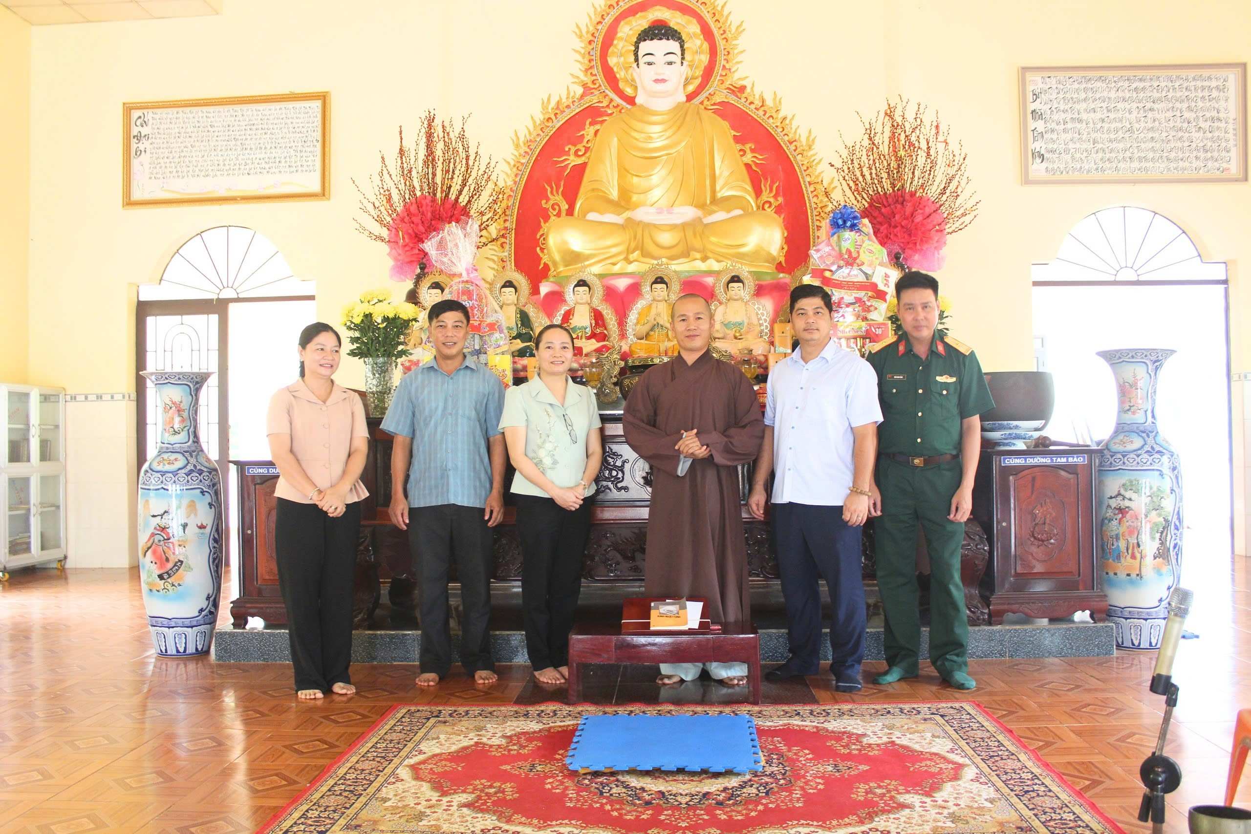 LÃNH ĐẠO HUYỆN HỚN QUẢN THĂM, TẶNG QUÀ, CHÚC MỪNG CÁC CƠ SỞ PHẬT GIÁO NHÂN DỊP ĐẠI LỄ PHẬT ĐẢN PHẬT LỊCH 2569 – DƯƠNG LỊCH 2025