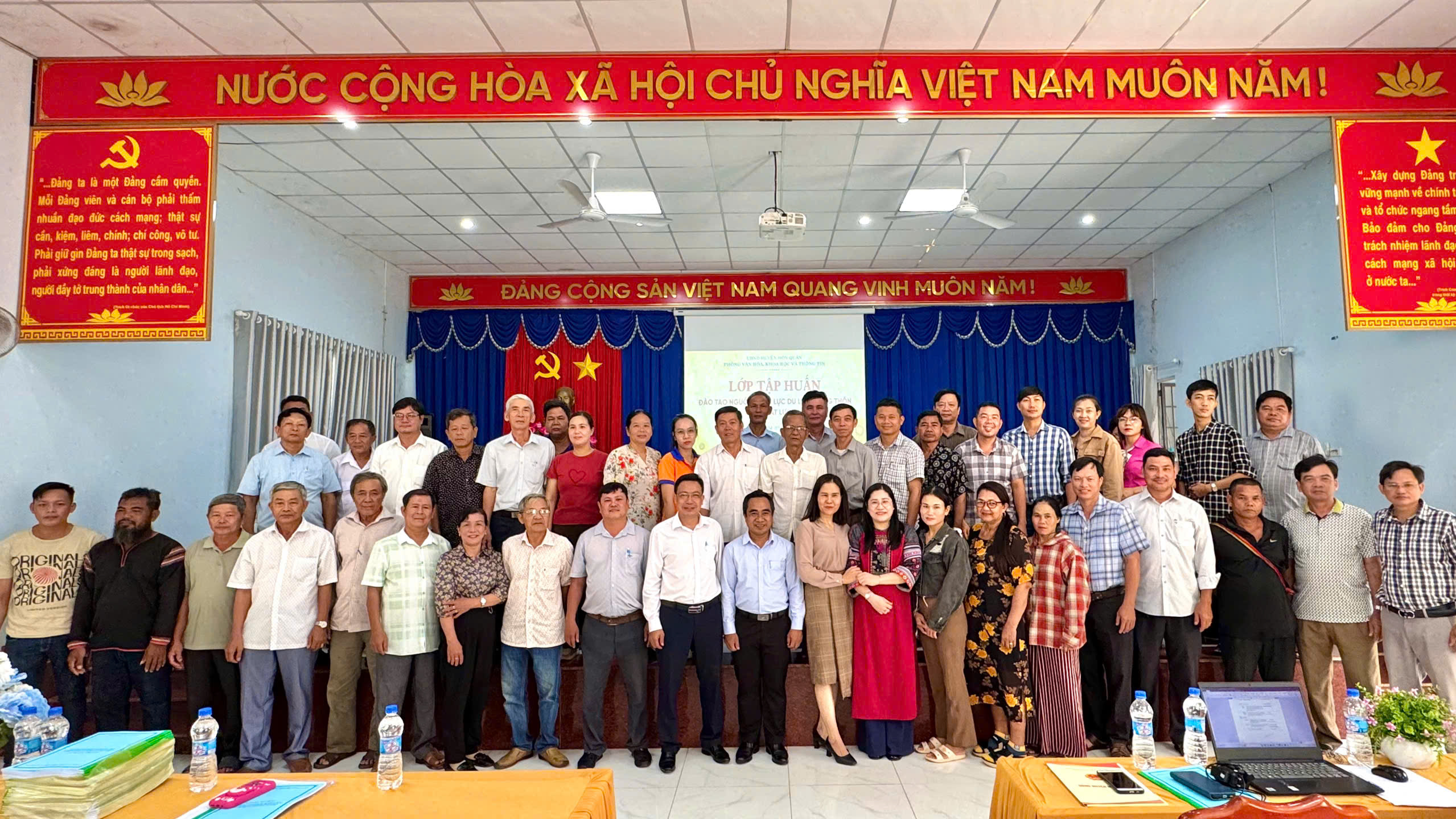 Các đại biểu tham dự lớp tập huấn. Ảnh: Phòng Văn hóa, Khoa học và Thông tin.